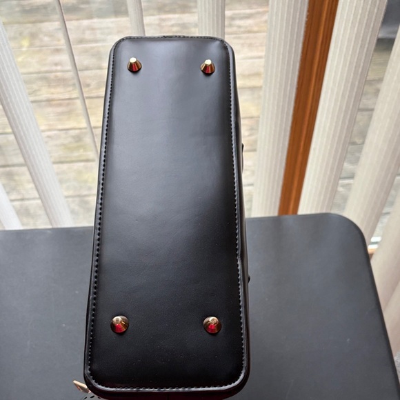 Urban Expressions Black Shoulder Bag with Heart Change Purse - Picture 6 of 9